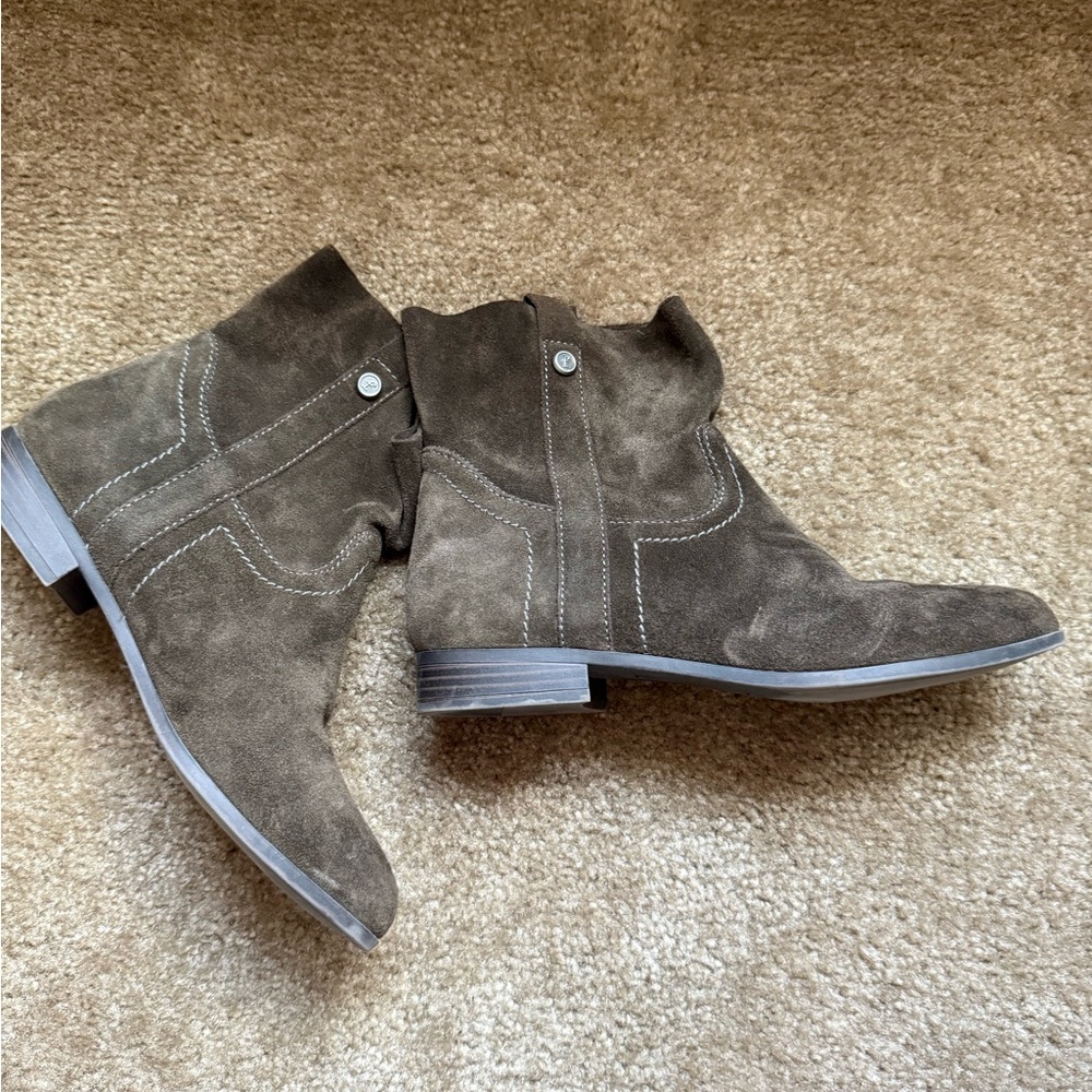 FRYE AND CO. Olive Suede Ankle Booties